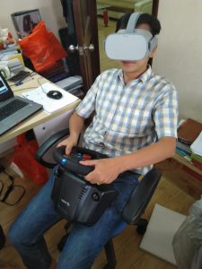 he1bb87-the1bb91ng-mc3b4-phe1bb8fng-lc3a1i-xe-4-0-225x300-1-1 Tự thực hành lái thật trong phòng Lab thành thạo trước khi lên xe lái thật